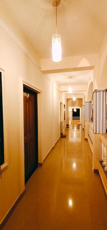 Dom'S Inn Калангут Экстерьер фото